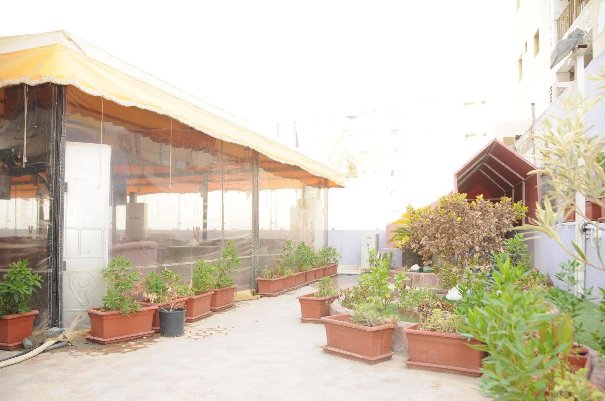 Al Muhanna Plaza Salmiya Old Souk Kuwait City Bagian luar foto